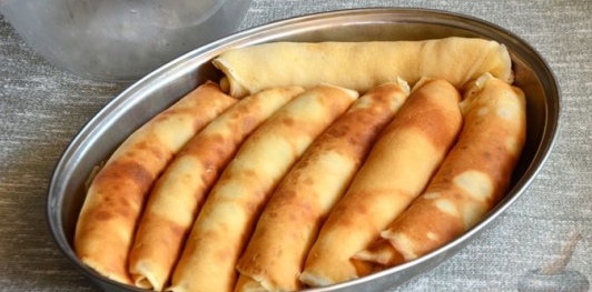 Блины с ветчиной, индейкой и сыром, под соусом бешамель (в духовке)