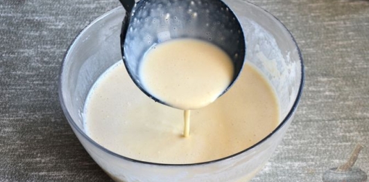 Блины с ветчиной, индейкой и сыром, под соусом бешамель (в духовке)