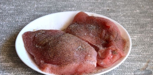 Блины с ветчиной, индейкой и сыром, под соусом бешамель (в духовке)