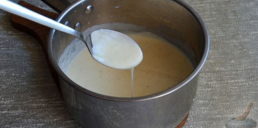 Блины с ветчиной, индейкой и сыром, под соусом бешамель (в духовке)