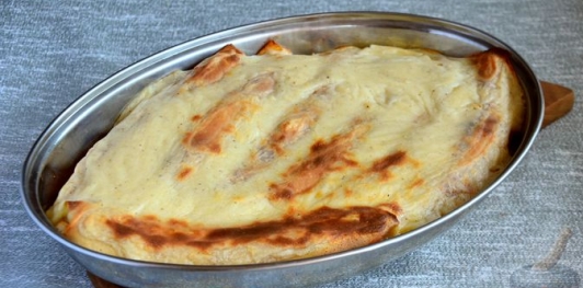 Блины с ветчиной, индейкой и сыром, под соусом бешамель (в духовке)