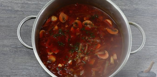 Борщ с грибами и черносливом