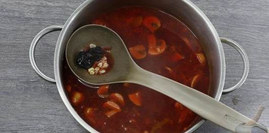 Борщ с грибами и черносливом