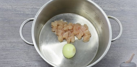 Борщ с грибами и черносливом