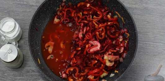 Борщ с грибами и черносливом