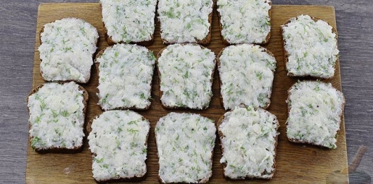 Бутерброды с салом и чесноком