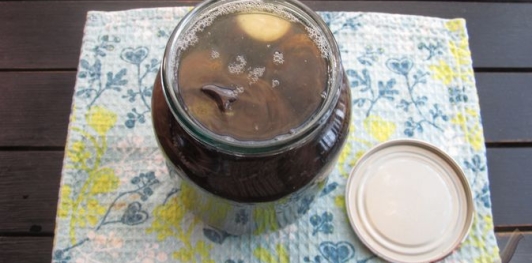 Целые маринованные баклажаны (консервированные)