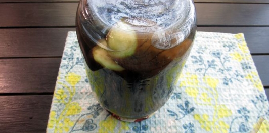 Целые маринованные баклажаны (консервированные)