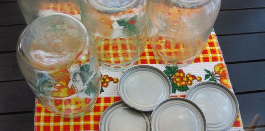 Целые маринованные баклажаны (консервированные)