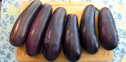 Целые маринованные баклажаны (консервированные)