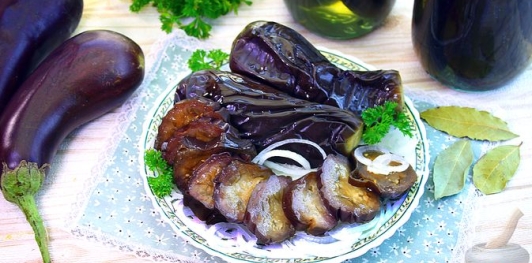 Целые маринованные баклажаны (консервированные)