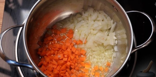 Чечевичный суп с грибами и сливками