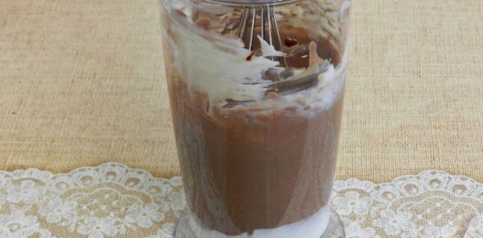 Десерт из творога с бананом и шоколадом