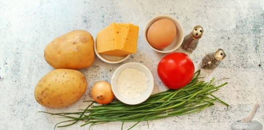 Драники с сыром и помидорами