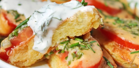 Драники с сыром и помидорами