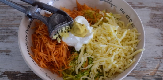 Горячие бутерброды с кабачком и морковью