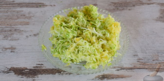 Горячие бутерброды с кабачком и морковью
