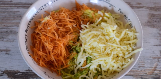 Горячие бутерброды с кабачком и морковью