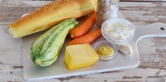 Горячие бутерброды с кабачком и морковью
