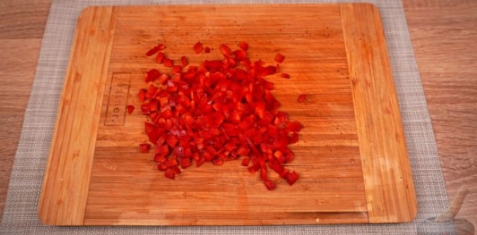 Горячие бутерброды с кукурузой, перцем, томатами и сыром