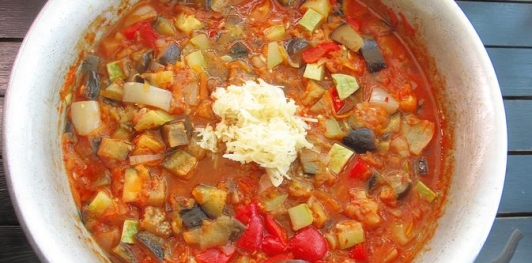 Икра из баклажанов с кабачками (консервированная)