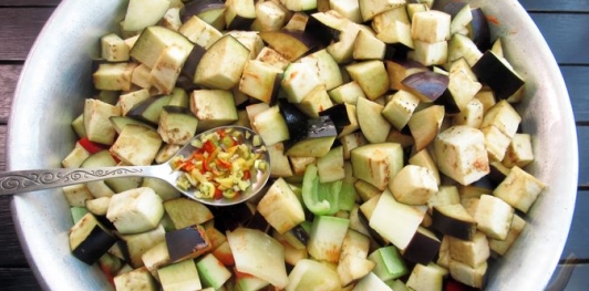 Икра из баклажанов с кабачками (консервированная)
