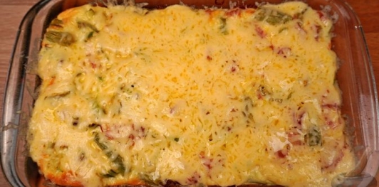 Яичная запеканка с овощами, ветчиной и сыром