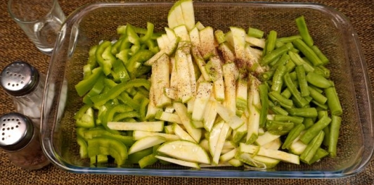 Яичная запеканка с овощами, ветчиной и сыром