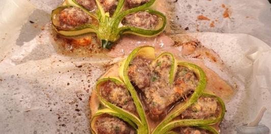 Кабачки, запечённые с фаршем и сыром