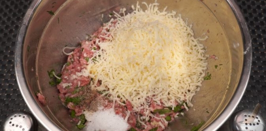 Кабачки, запечённые с фаршем и сыром