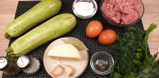 Кабачки, запечённые с фаршем и сыром