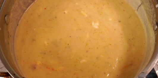 Кабачковый крем-суп с плавленым сыром и майораном