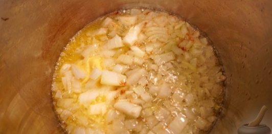 Кабачковый крем-суп с плавленым сыром и майораном
