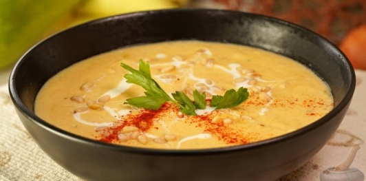 Кабачковый крем-суп с плавленым сыром и майораном