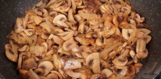 Картофельная запеканка с грибами и сыром