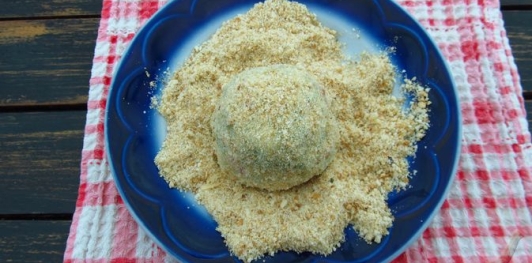 Картофельные котлеты с болгарским перцем и сырной начинкой