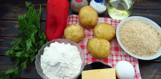 Картофельные котлеты с болгарским перцем и сырной начинкой