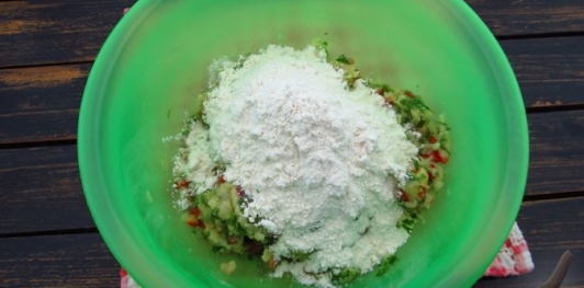 Картофельные котлеты с болгарским перцем и сырной начинкой