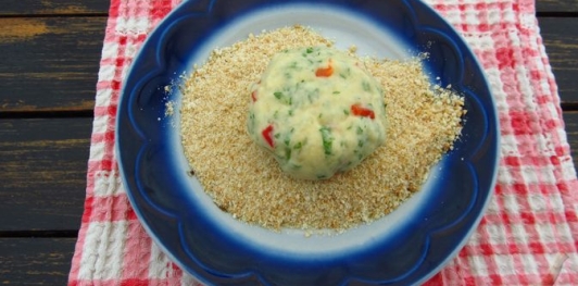 Картофельные котлеты с болгарским перцем и сырной начинкой