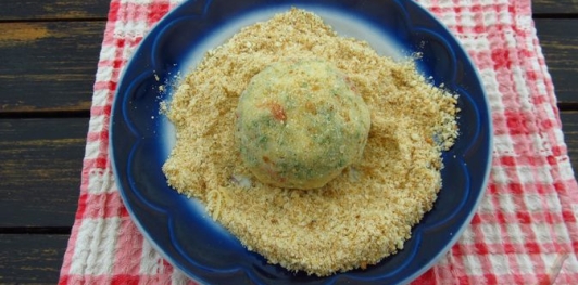 Картофельные котлеты с болгарским перцем и сырной начинкой