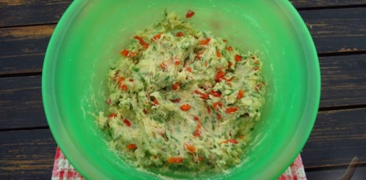 Картофельные котлеты с болгарским перцем и сырной начинкой