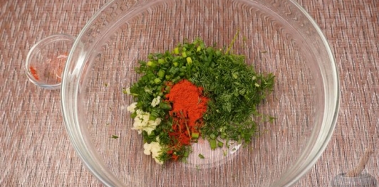 Картофельные лодочки с творожным сыром и маринованными огурцами