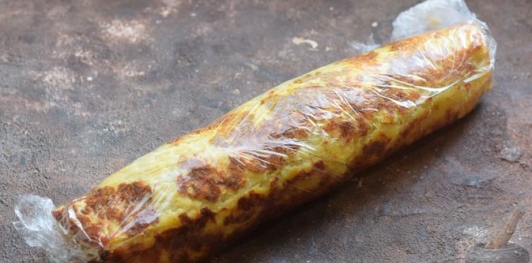 Картофельный рулет с ветчиной, шампиньонами и сыром