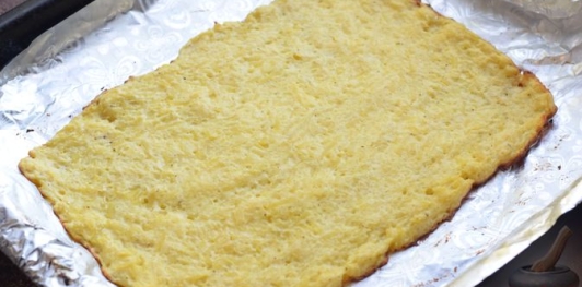 Картофельный рулет с ветчиной, шампиньонами и сыром