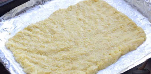 Картофельный рулет с ветчиной, шампиньонами и сыром