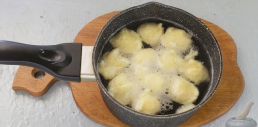 Клёцки из картофеля с жареным луком