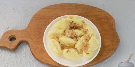 Клёцки из картофеля с жареным луком