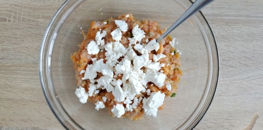 Котлеты из индейки с морковью и фетой
