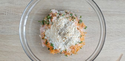 Котлеты из индейки с морковью и фетой