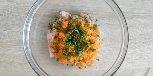 Котлеты из индейки с морковью и фетой